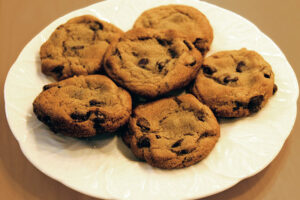 Chocolate_chip_cookies; photo by Dan Smith, Wikimedia Commons